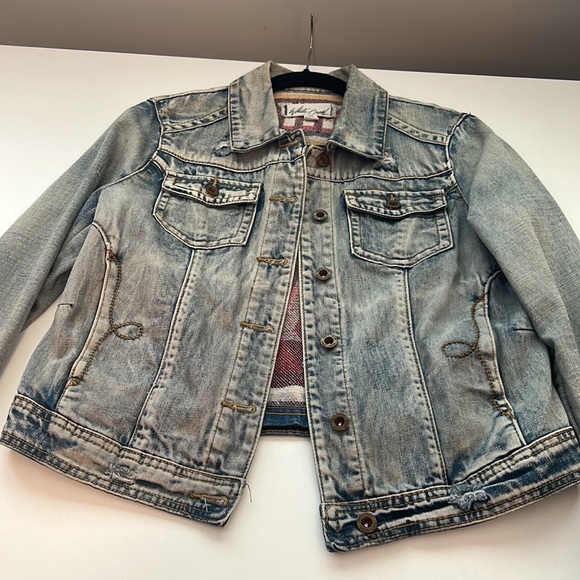 Distressed Jean Jacket with Embroidery - Picture 6 of 10